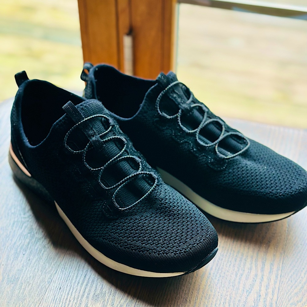 VENICE WOMEN'S BLACK SLIP ON TRAINER 9.5